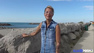 Cheyenne, milf sexy, reverence la sodomie en plein ventilate